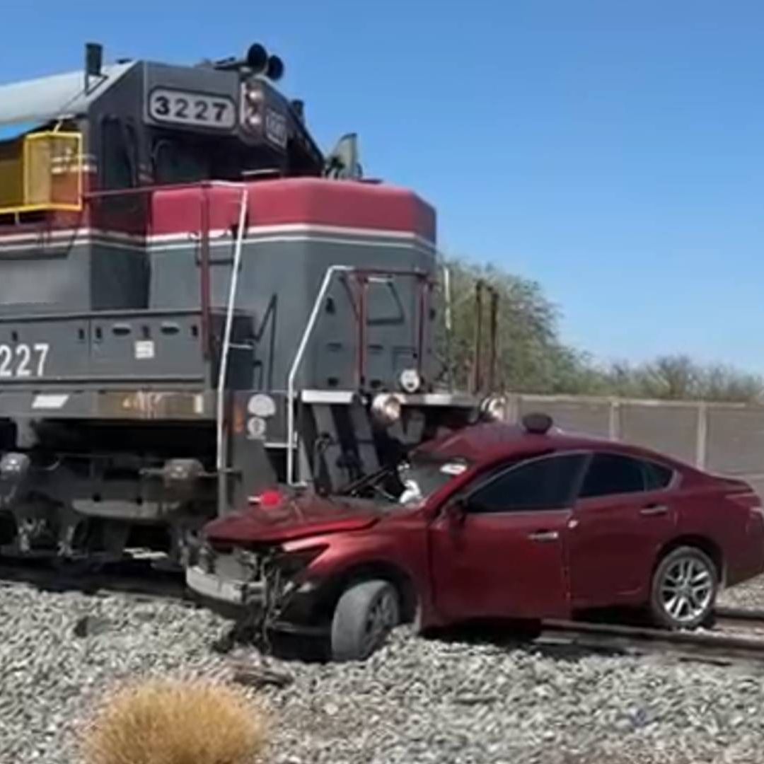 Una Persona Resultó Lesionada tras Impactar Vehículo con Tren de Carga en Hermosillo